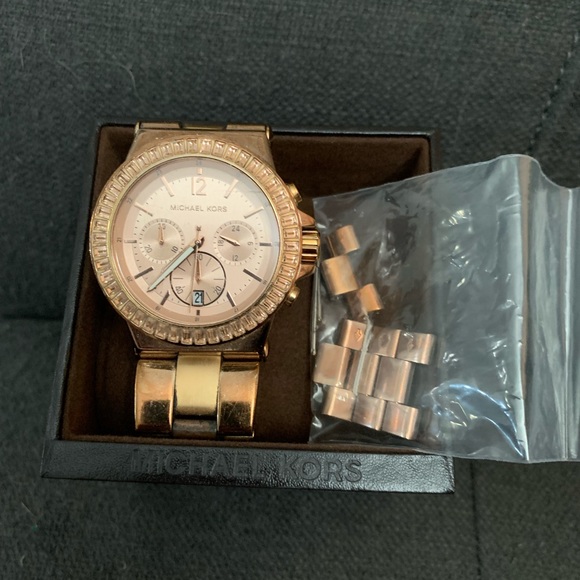 Host Pick!!! 🎉 Michael Kors women’s rose gold-tone watch jewels - Picture 2 of 12